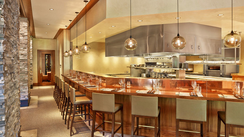 Hotel Modern Pendant Lighting in Dining Room Hotel Modern Pendant Lighting in Dining Room