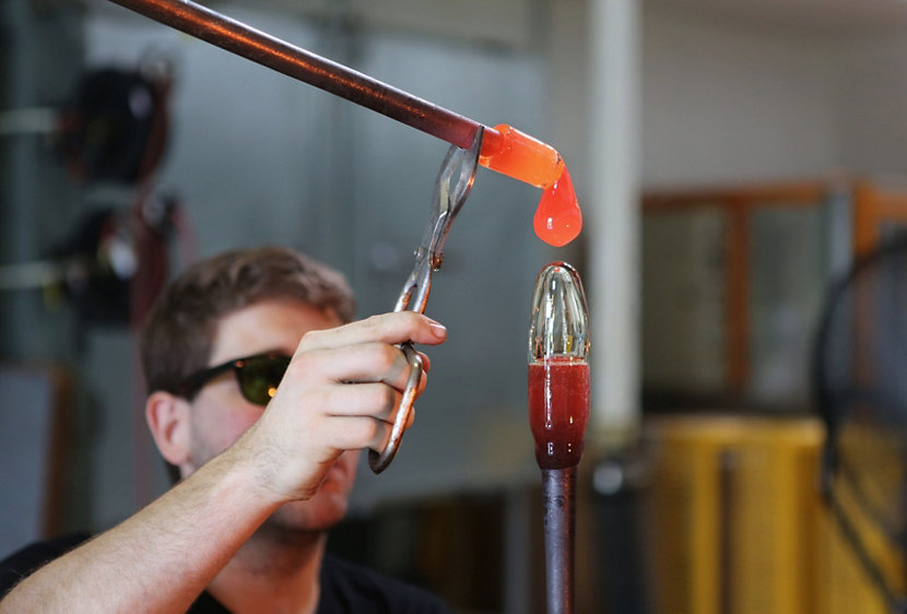 Color Dropping Glass Blowing