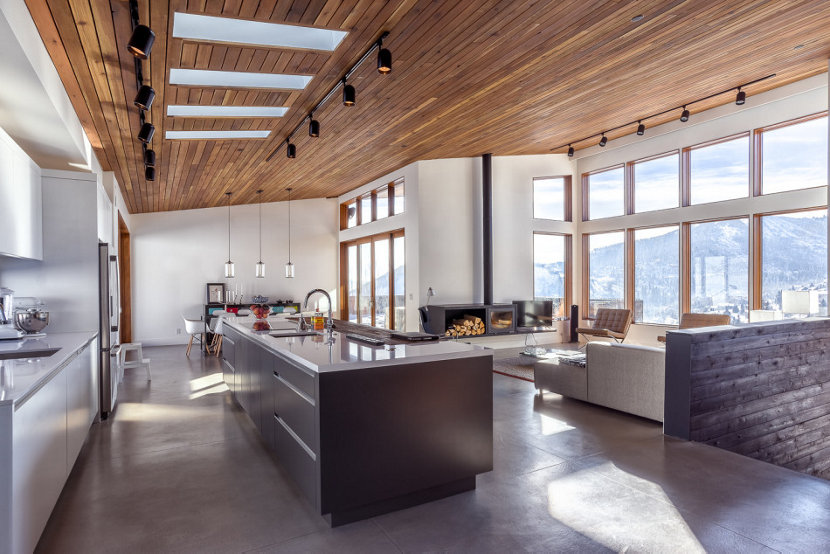 Clear Pendant Lights in Dining Room