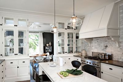 Kitchen glass deals pendant lights