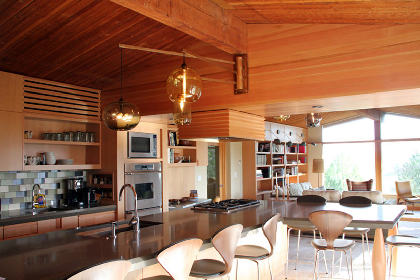 kitchen table pendant lighting in mid-century modern interior