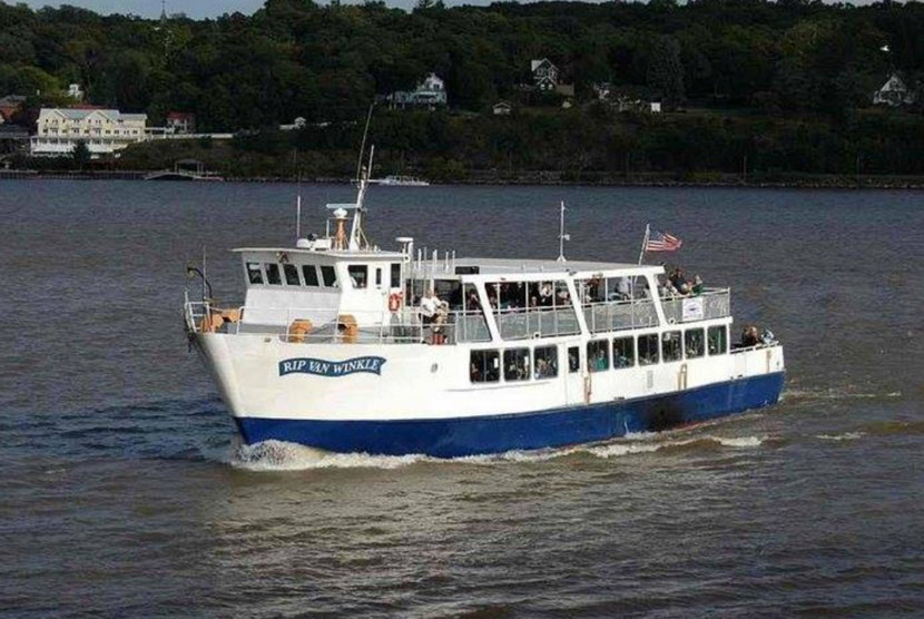 Hudson River cruise boat