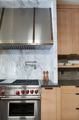 Kitchen Island Pendant Lighting Adds to An Interior's Welcoming Atmosphere